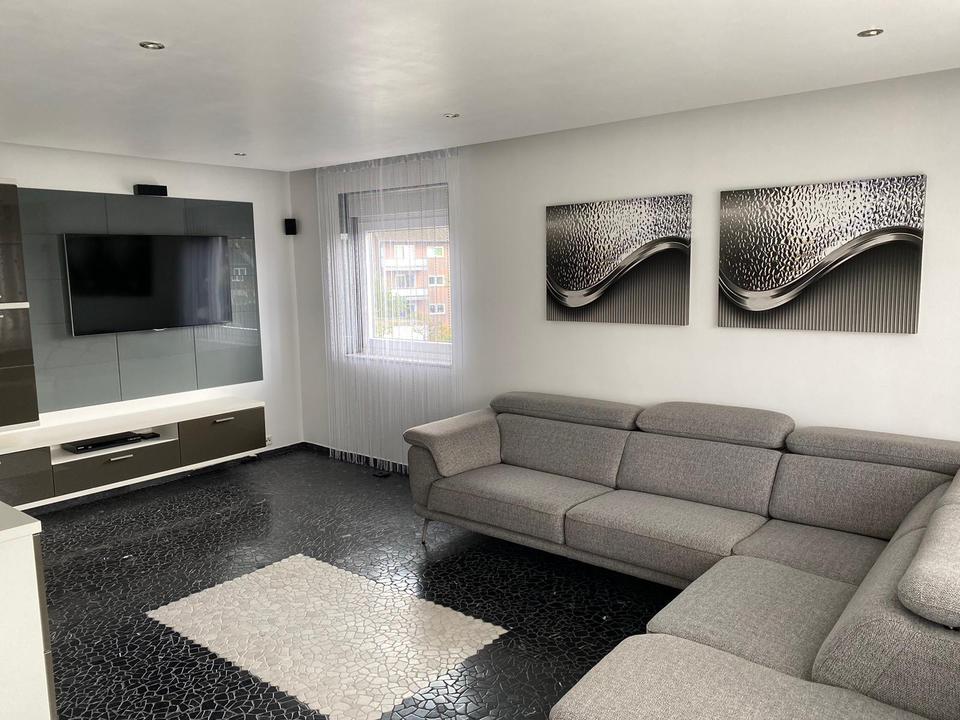 Thumbnail-Luxuriöse Wohnung Eigentumswohnung m. Balkon u. Garage (3 Autos)