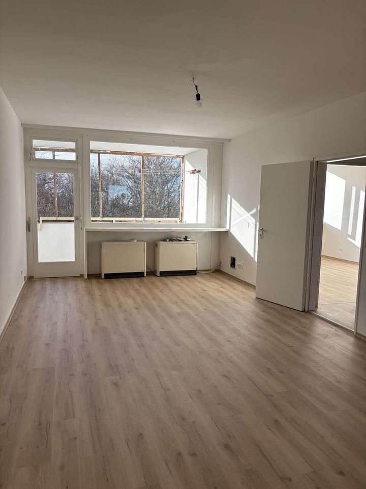 Thumbnail-Frisch renovierte 3-Zimmer Wohnung mit Balkon[VAC-18570]