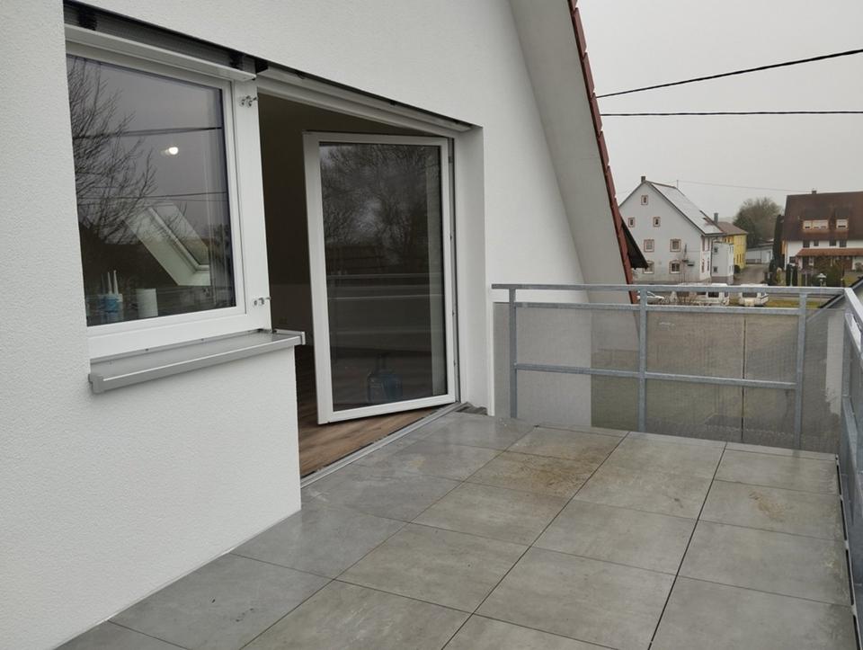 Thumbnail-ERSTBEZUD! Moderne und große 3,5 Zimmer DG-WHG mit Ankleidezimmer, EBK, und Balkon zu vermieten!