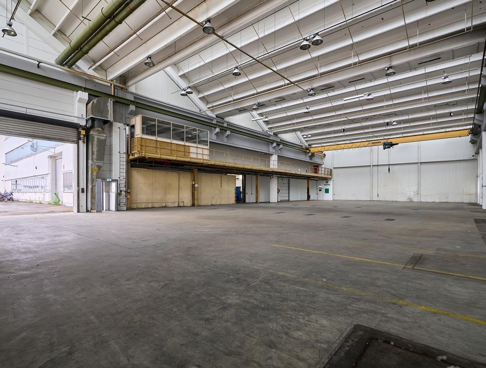 Thumbnail-Hallenfläche 2.150,40 m² mit 8,60 m Deckenhöhe, Rolltor & Starkstrom – ab 01.01.2027