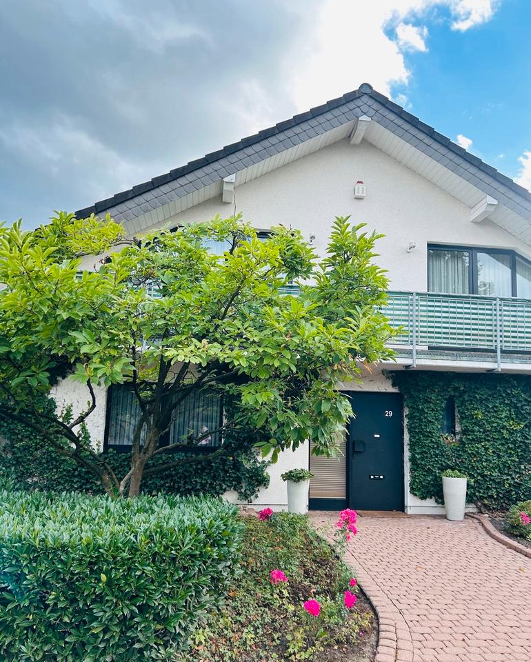 Thumbnail-Villa mit Einliegerwohnung als vermietete Arztpraxis