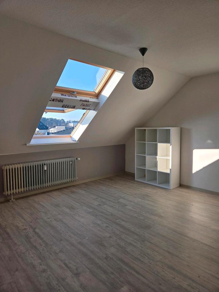 Thumbnail-Helle 3-Zimmer Wohnung im DG in Homburg Erbach