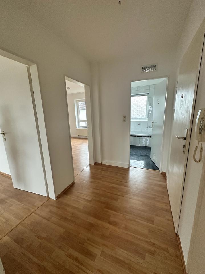 Thumbnail-Gepflegte 2-Zimmer-Wohnung im 2. OG mit Balkon in Flomersheim