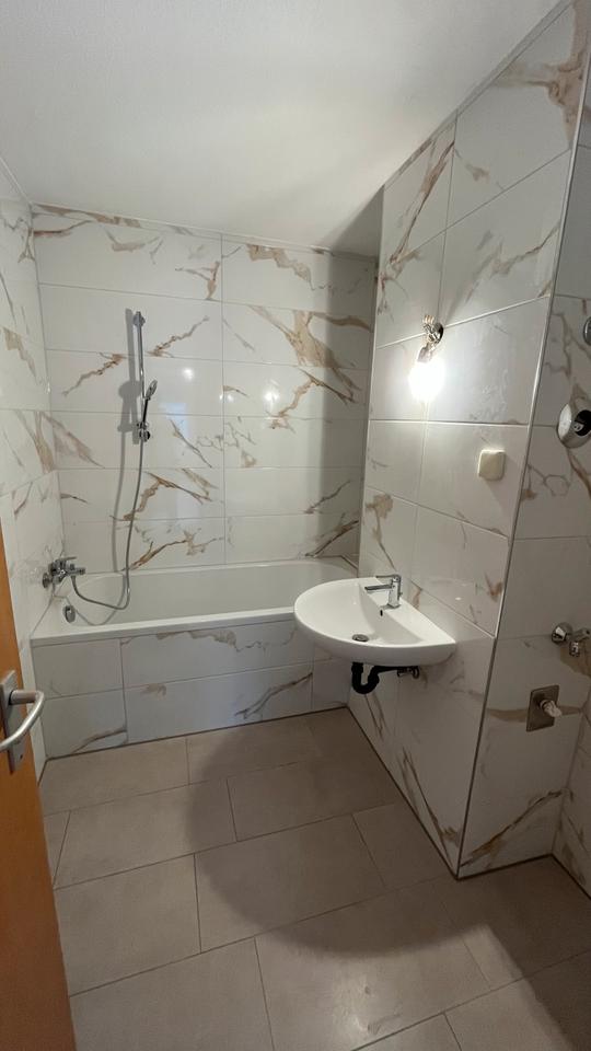 Thumbnail-75qm 3-Zimmer Wohnung mit Balkon, Tiefgarage und Keller