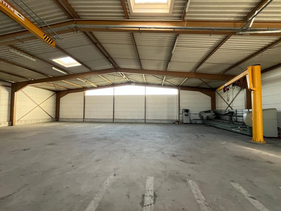 Thumbnail-Gewerbehalle mit Krananlagen