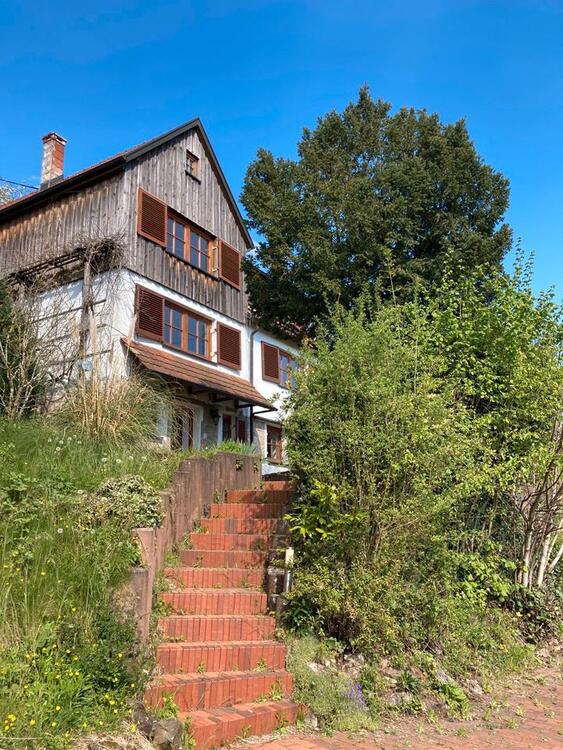 Thumbnail-Ehemaliges Bauernhaus in ruhiger Aussichtslage mit Garten
