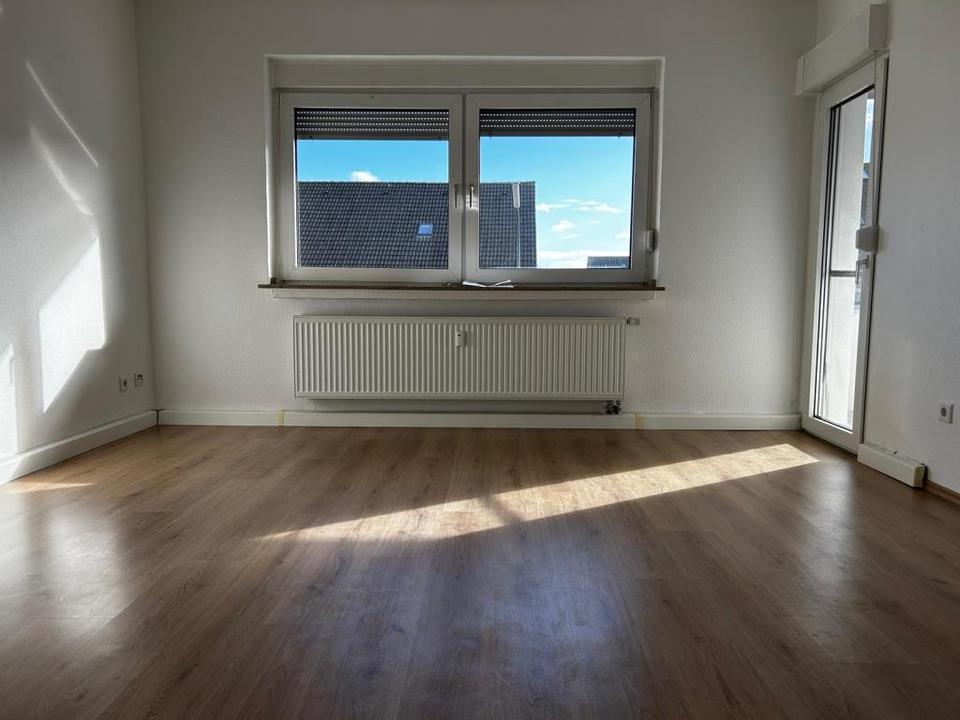 Thumbnail-Renovierte 3 Zimmer Wohnung mit Balkon !