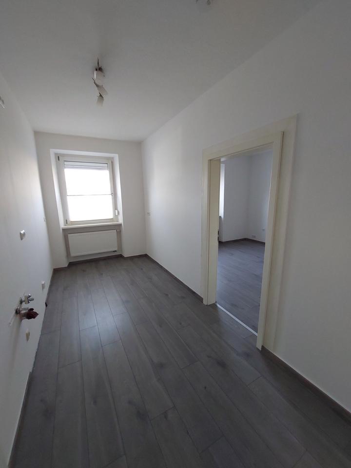 Thumbnail-3,5-Zimmerwohnung im EG (Altbau),Innenstadt West am Grüner Markt