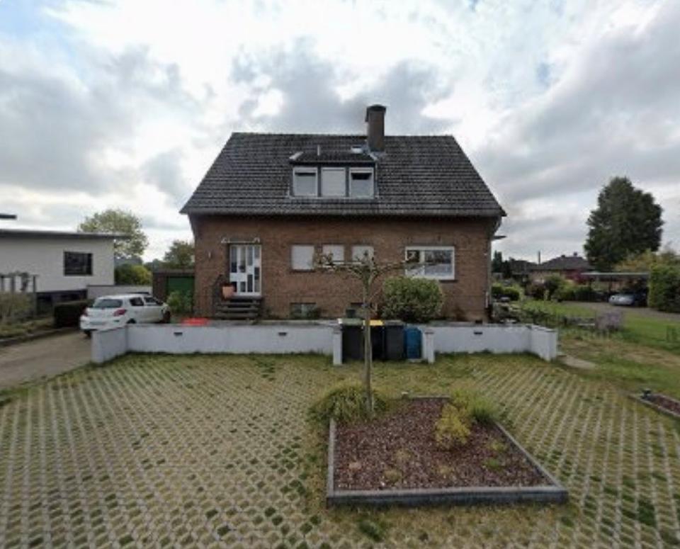 Thumbnail-Freistehende Immobilie mit großem Grundstück