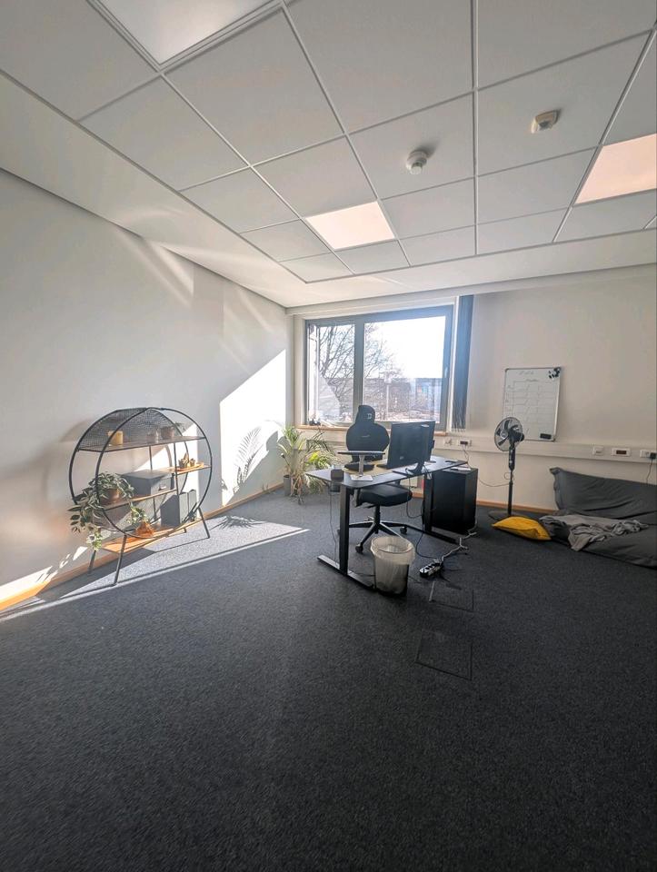 Thumbnail-Modernes Büro Coworking Space nahe Airbus – Parkplatz