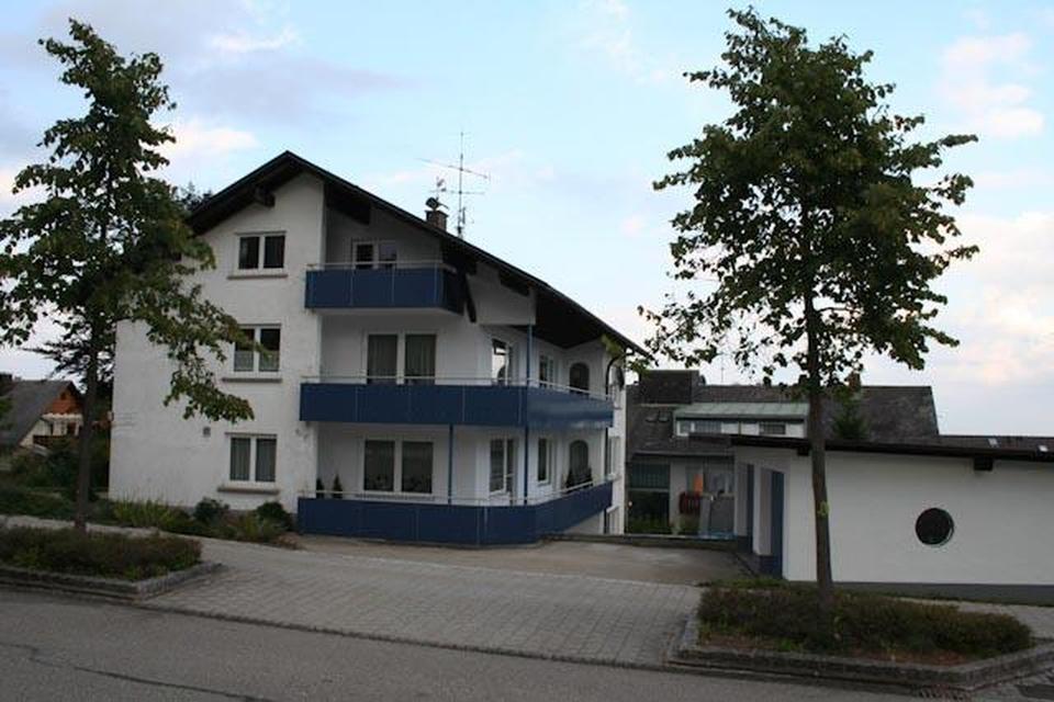 Thumbnail-Grosse kernsanierte 3,5 Zimmerwohnung im Dorf am Himmel