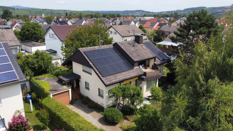 Thumbnail-Von privat: Zweifamilienhaus mit großem Grundstück