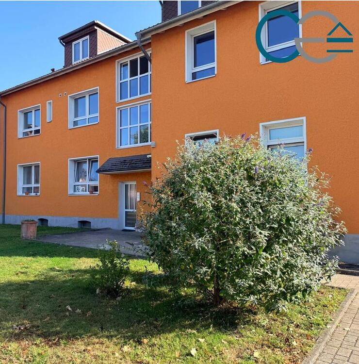 Thumbnail-Schicke und renovierte 3-Zimmer-Wohnung in zentraler Lage mit Außenstellplatz!