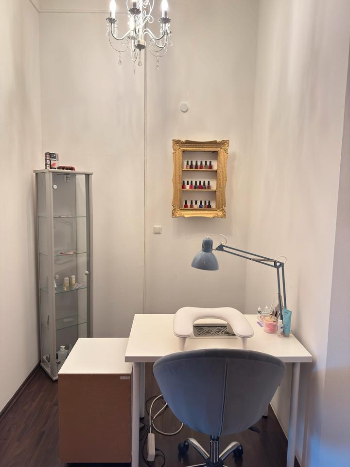 Thumbnail-Nageldesign Kosmetikzimmer Untermiete Kosmetikstudio