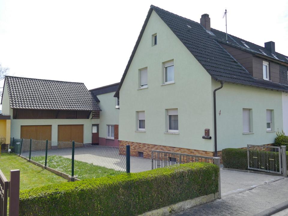 Thumbnail-Doppelhaushälfte mit Ausbaupotenzial, Garten & Doppelgarage