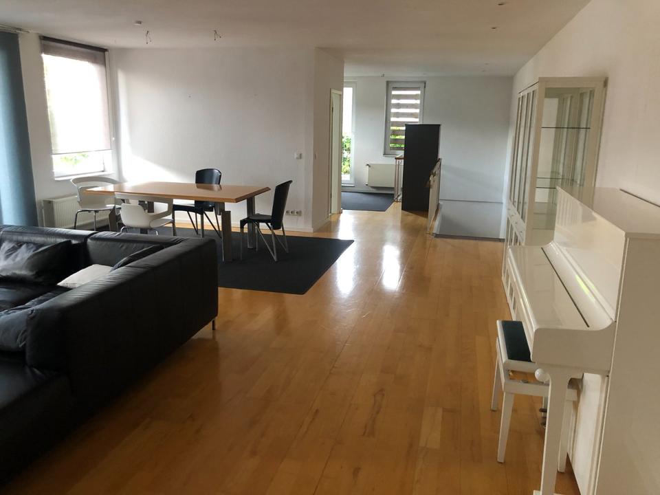 Thumbnail-Wunderschönes, großzügiges Haus mit EBK, Sauna, Balkon und Kamin