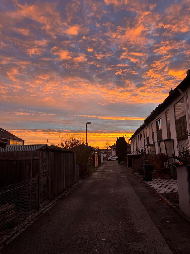 Thumbnail-Prov.frei: Stilvolles RMH mit Terrasse Garten Garage - Göggingen