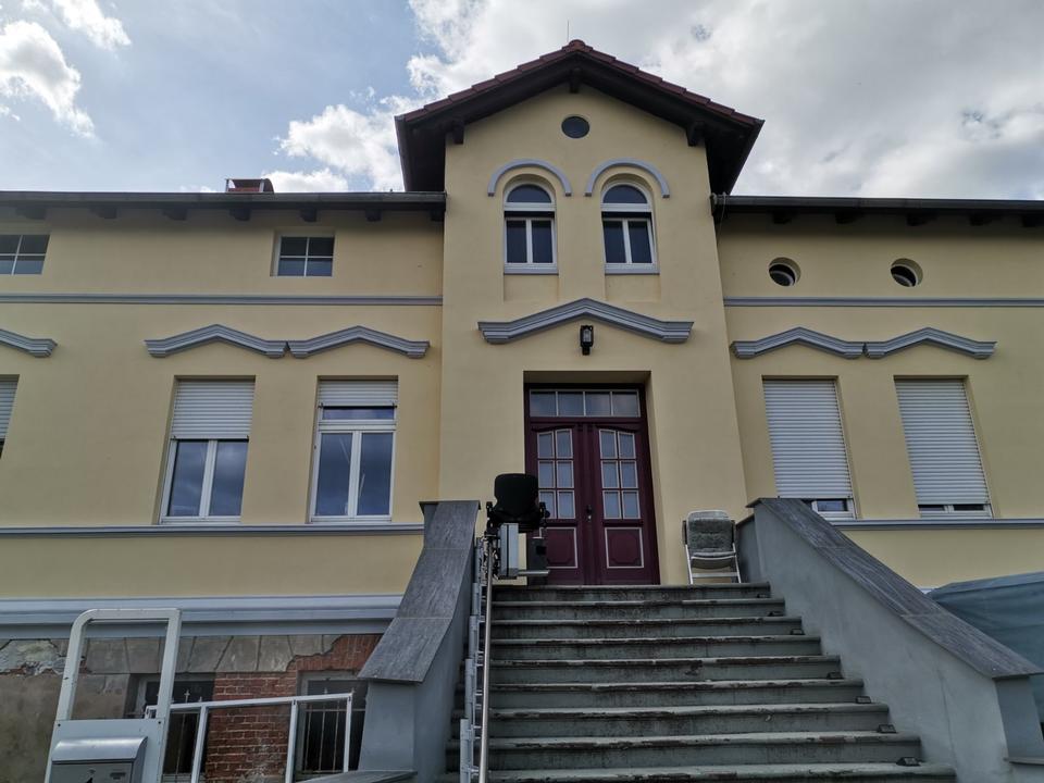 Thumbnail-Handwerker aufgepasst. Ehemaliges Gutshaus