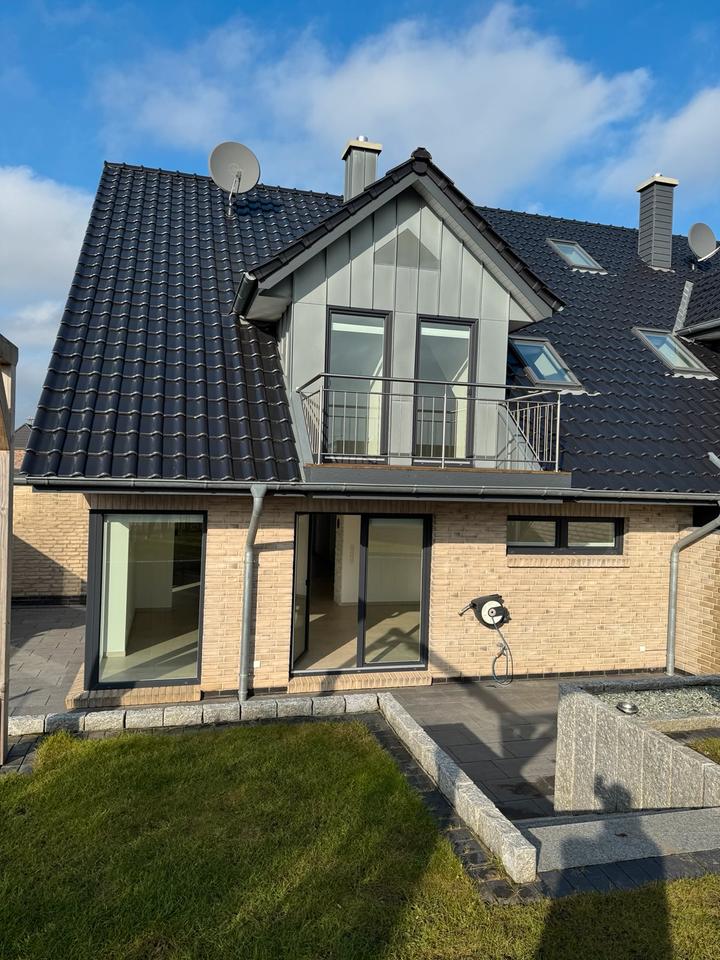 Thumbnail-Moderne KfW-40 Doppelhaushälfte (BJ 2016) in Endlage