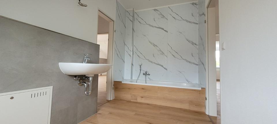 Thumbnail-hochwertig renovierte 3-RW mit Balkon und Stellplatz