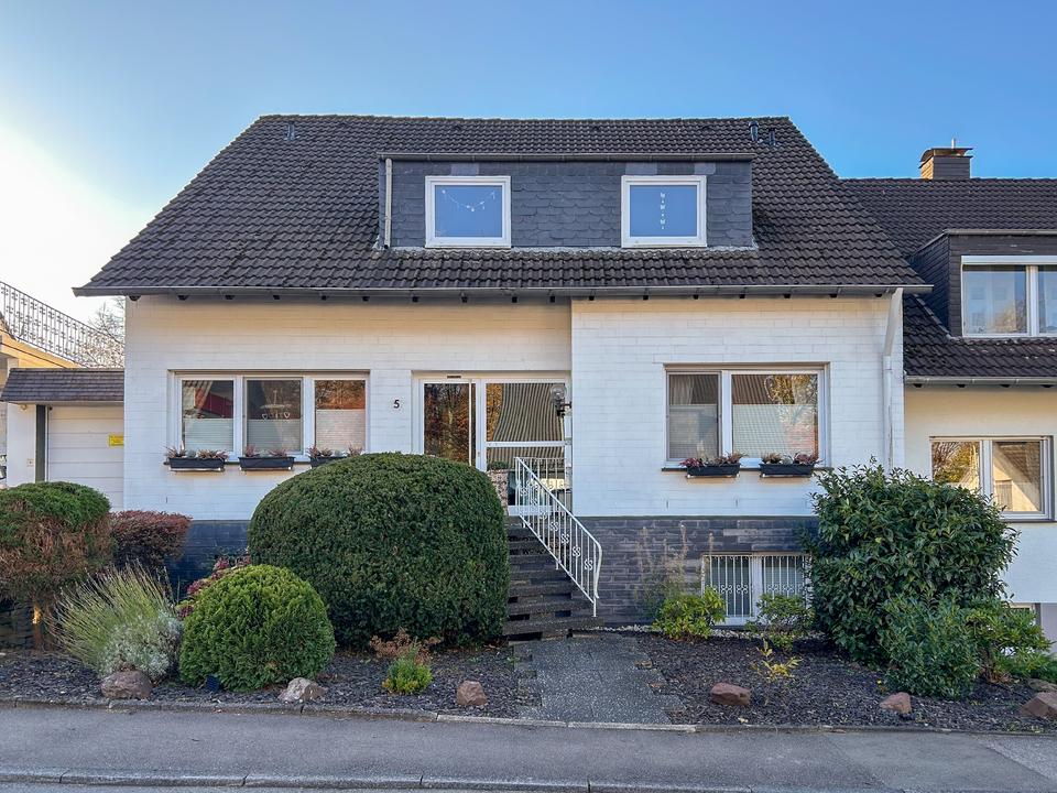 Thumbnail-Komfortabel Wohnen im Zweifamilienhaus: Mietwohnung mit drei Zimmern und Sonnenbalkon