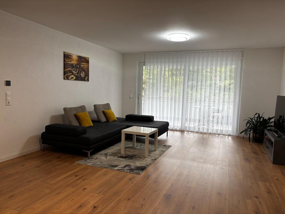 Thumbnail-Schöne, neuwertige 3-Raum-Erdgeschosswohnung mit Balkon und EBK