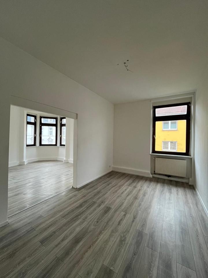Thumbnail-**5-Zimmer Altbauwohnung in Wuppertal Oberbarmen – WG geeignet**