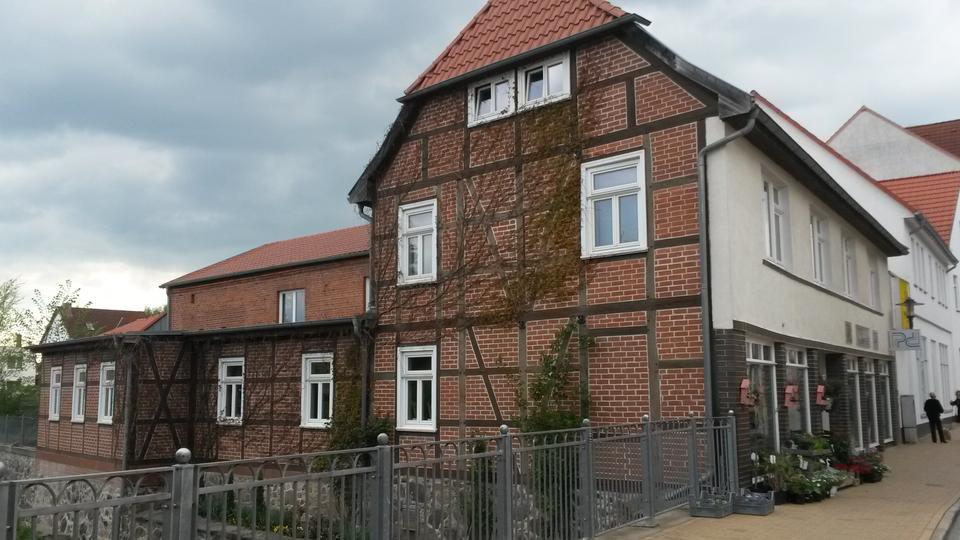 Thumbnail-Die Wohnung befindet sich in einem sanierten Mehrfamilienhaus im Stadtzentrum.