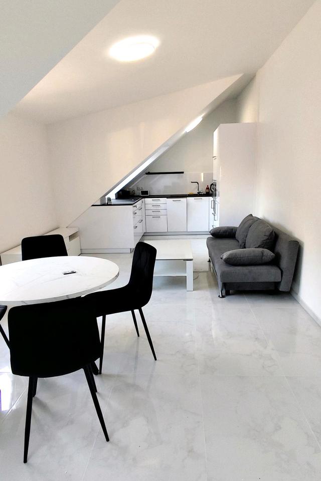 Thumbnail-Exclusive,voll möblierte 2 Zimmer -Wohnung