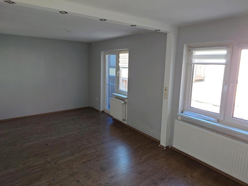 Thumbnail-Große 2-Raum Wohnung mit Einbauküche und Balkon zu vermieten