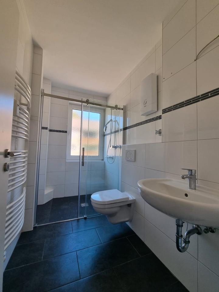 Thumbnail-Ruhige Wohnlage mit zentraler Anbindung! Modern renovierte 2-Zimmer-Erdgeschosswohnung mit Balkon