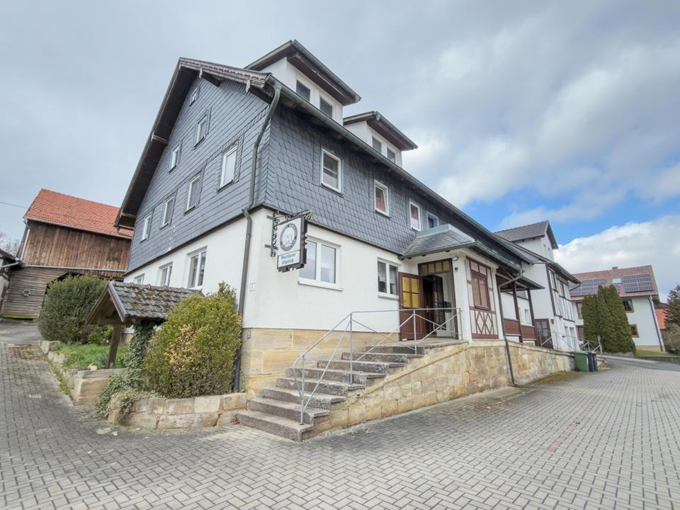 Thumbnail-Großzügige Wohnung mit Terrasse, Stellplatz und Einbauküche