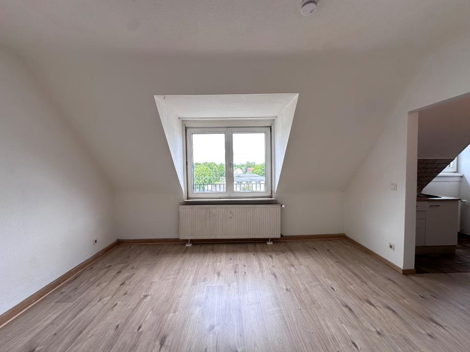 Thumbnail-Helle 1-Zimmer-Dachgeschosswohnung mit super ÖPNV-Anbindung