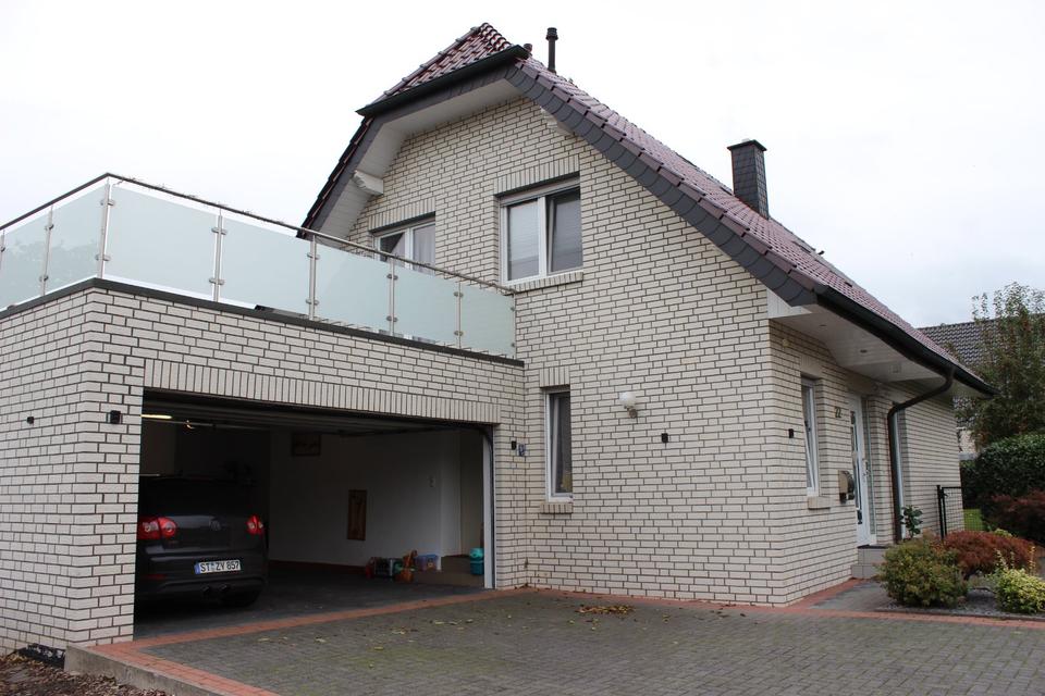 Thumbnail-Einfamilienhaus mit Doppelgarage & Garten