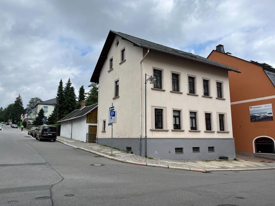 Thumbnail-Mehrfamilienhaus mit Nebengebäude, 3 Garagen, 2 Stellpl. + Garten