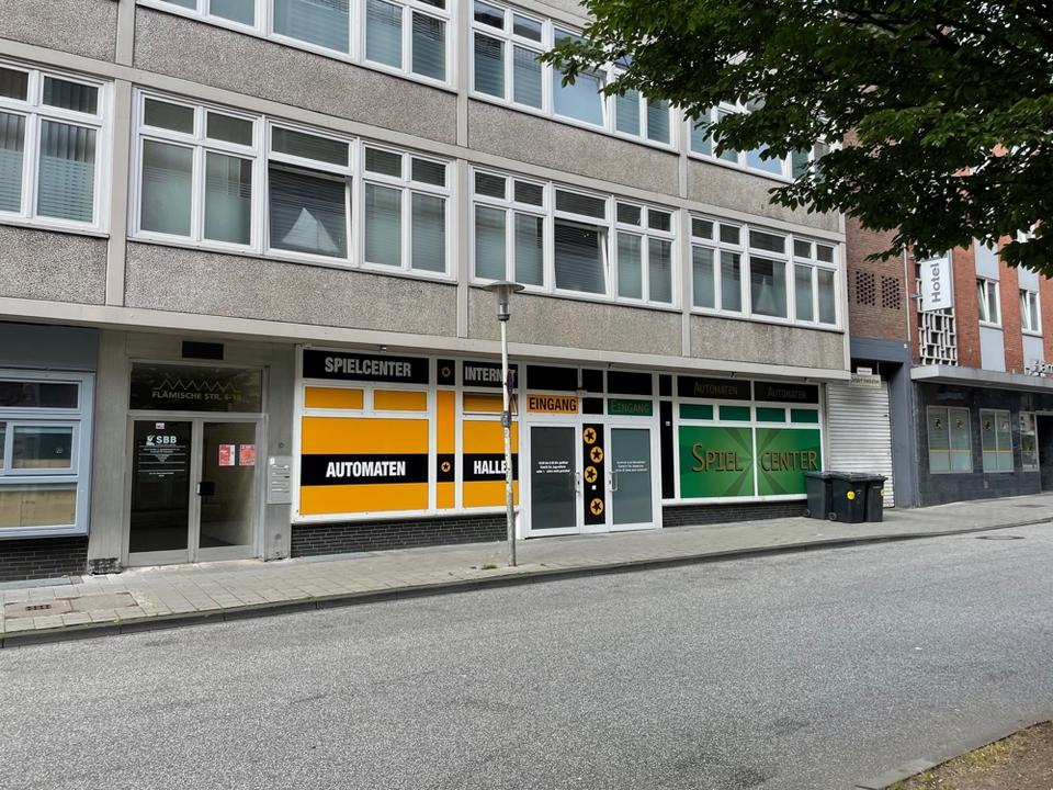 Thumbnail-Schönes Ladengeschäft mit großer Fensterfront in der Kieler Altstadt