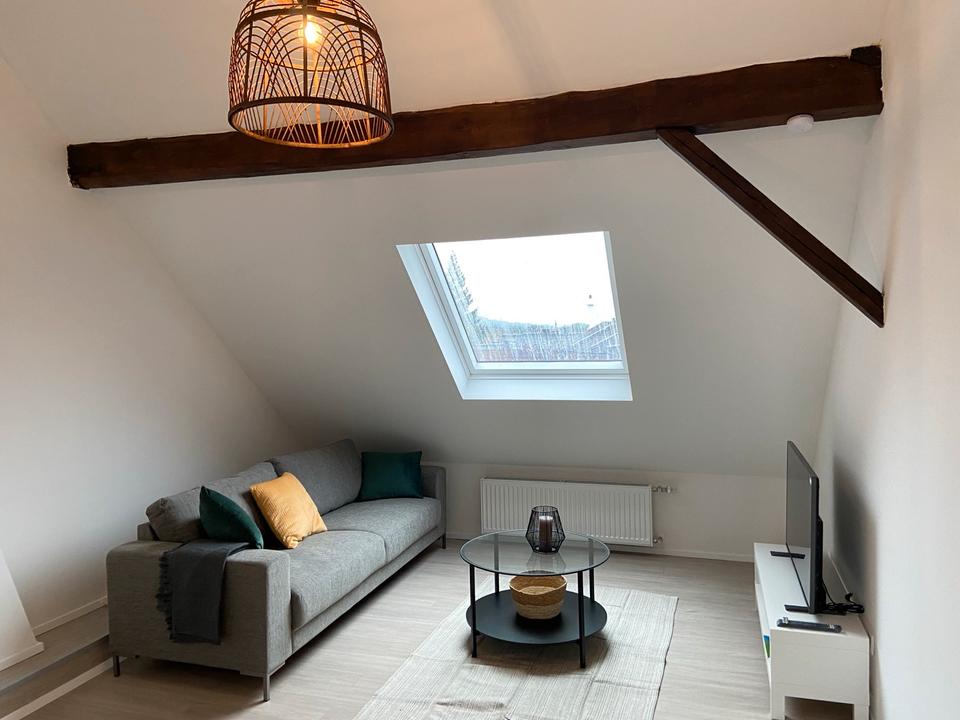 Thumbnail-Wunderschöne charmante, voll möbilierte Dachgeschosswohnung