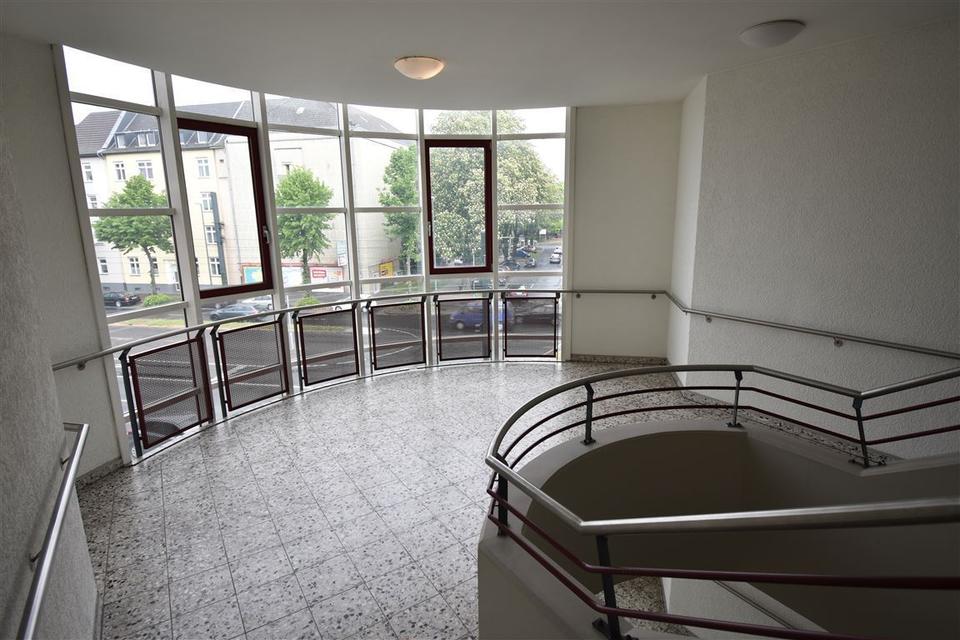 Thumbnail-Ab sofort bezugsfrei! Gepflegte Gewerbeeinheit mit 7 TG-Stlpl. in Lierenfeld