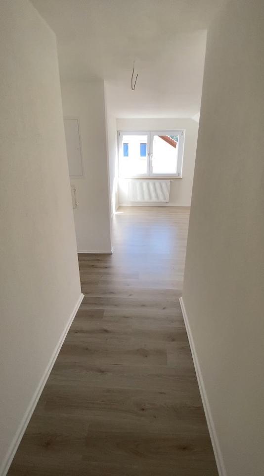 Thumbnail-Helle 2 Zimmer Dachgeschosswohnung in Bestenheid zu vermieten