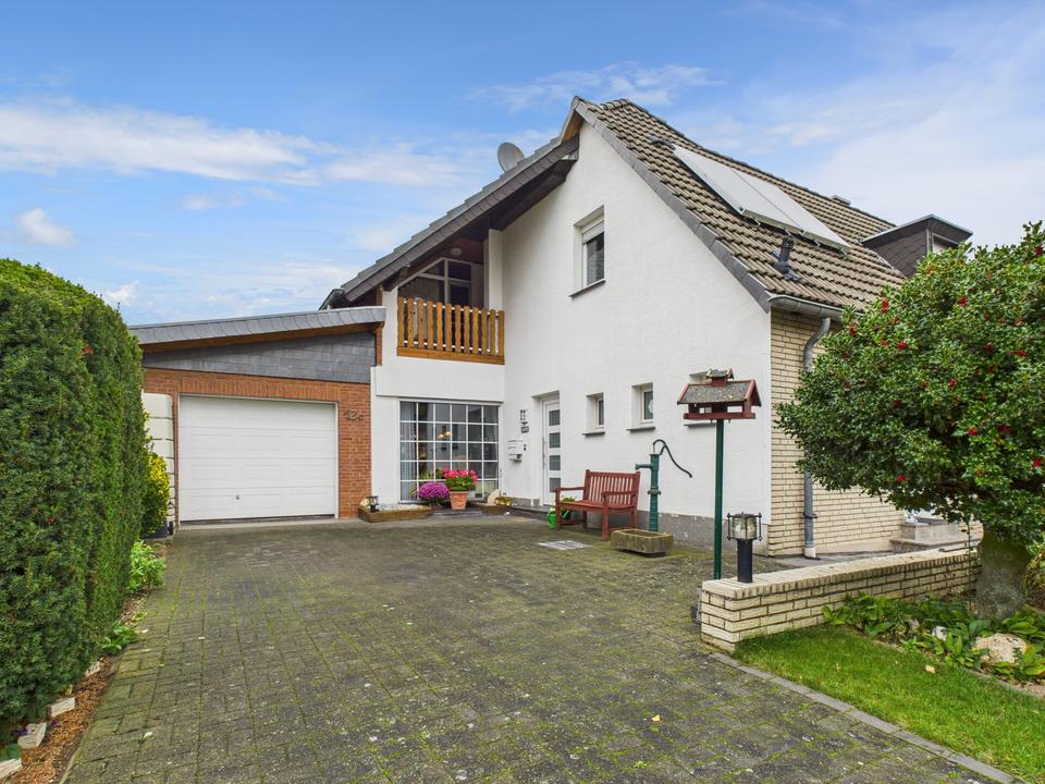 Thumbnail-Großzügiges, Wohnhaus mit weitläufigem Grundstück in idyllischer und ruhiger Wohnlage von Füssenich.