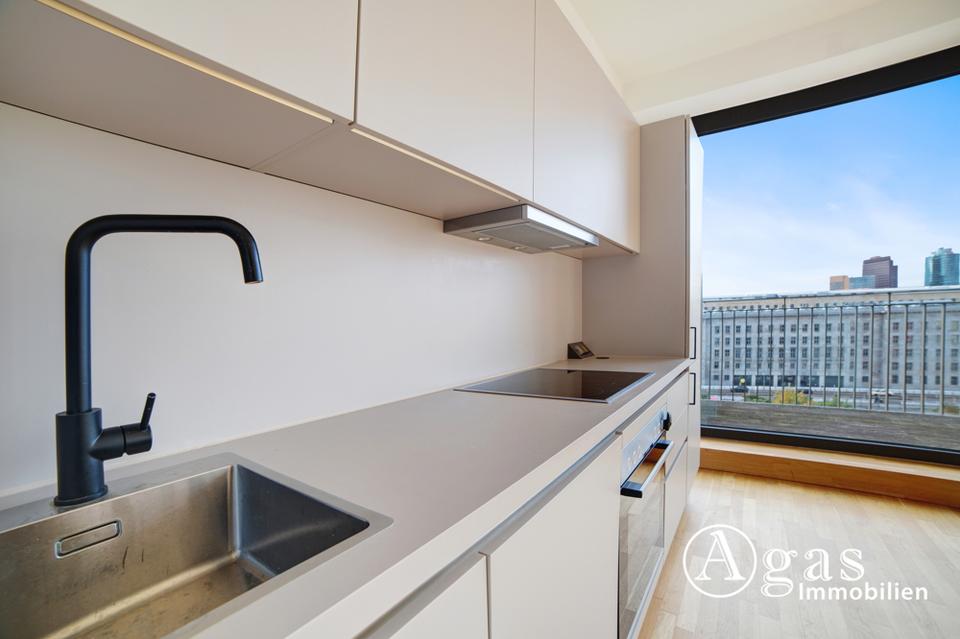 Thumbnail-Helle 3 Zimmer Dachgeschosswohnung mit ca. 88m², EBK, Fußbodenheizung und Balkon in Berlin-Mitte