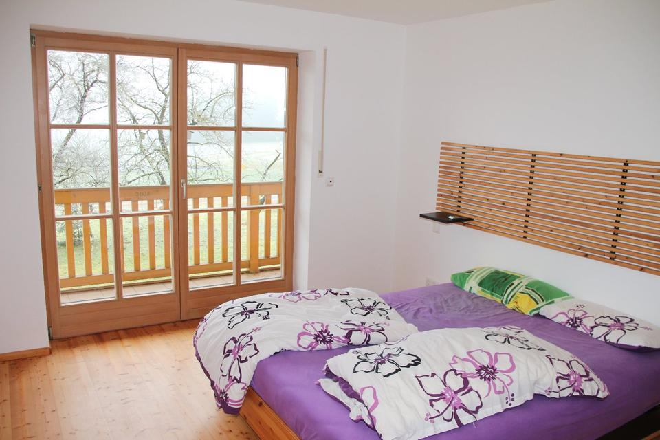 Thumbnail-Helle 3,5-Zimmer Wohnung (95 m²) mit Balkon und EBK in Alleinlage