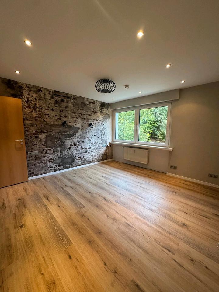 Thumbnail-moderne 4-Zimmerwohnung mit Balkon - sofort bezugsfertig!