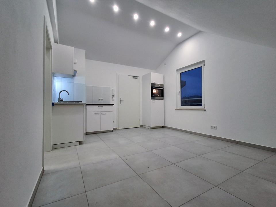 Thumbnail-Helle 2-Zimmer Dachgeschoss Wohnung, Erstbezug, Einbauküche