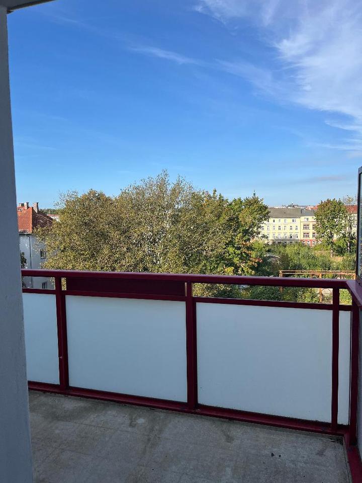 Thumbnail-3 Raum Wohnung in ruhiger Lage 3. OG rechts mit großem sonnigen Balkon
