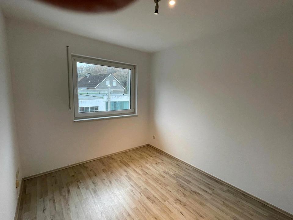 Thumbnail-4-Zimmer-Wohnung