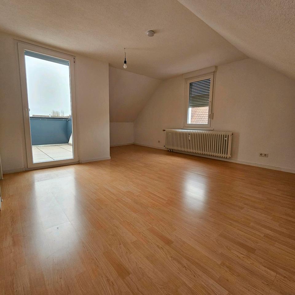 Thumbnail-helle 3 Zimmer DG Wohnung mit Balkon in Sinzheim zu vermieten