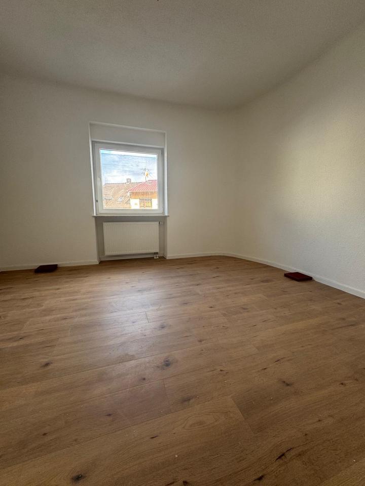 Thumbnail-Frisch sanierte 1 -Zimmer-Wohnung mit Terrasse- Jobcenter möglich