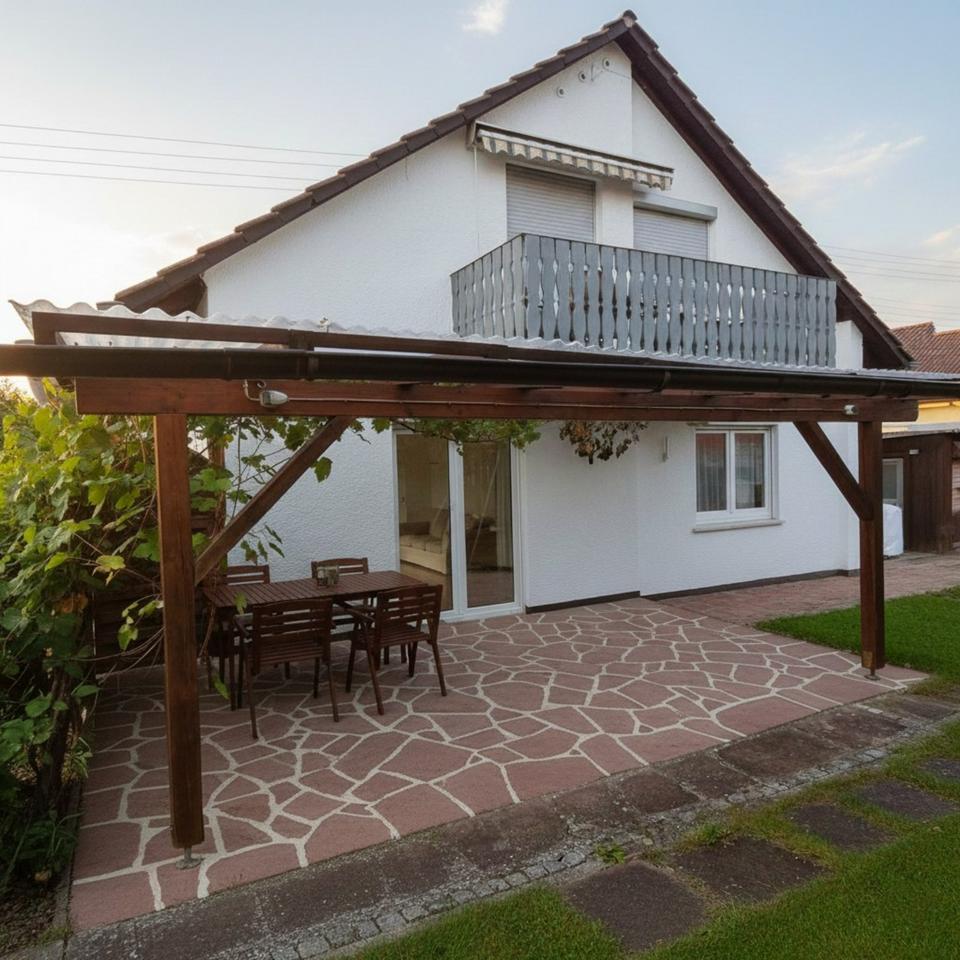 Thumbnail-Großzügiges Einfamilienhaus mit ausgebautem Dachgeschoss, Winterg