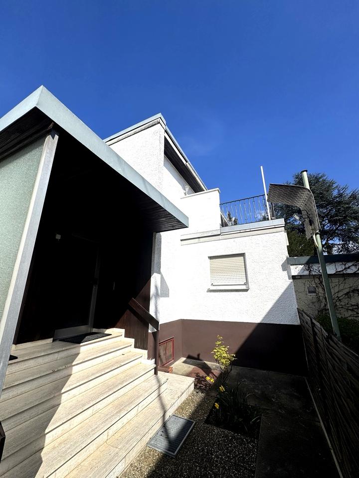 Thumbnail-Wohnen wie im eigenen Haus – besondere Wohnung im Anbau mit großem Balkon
